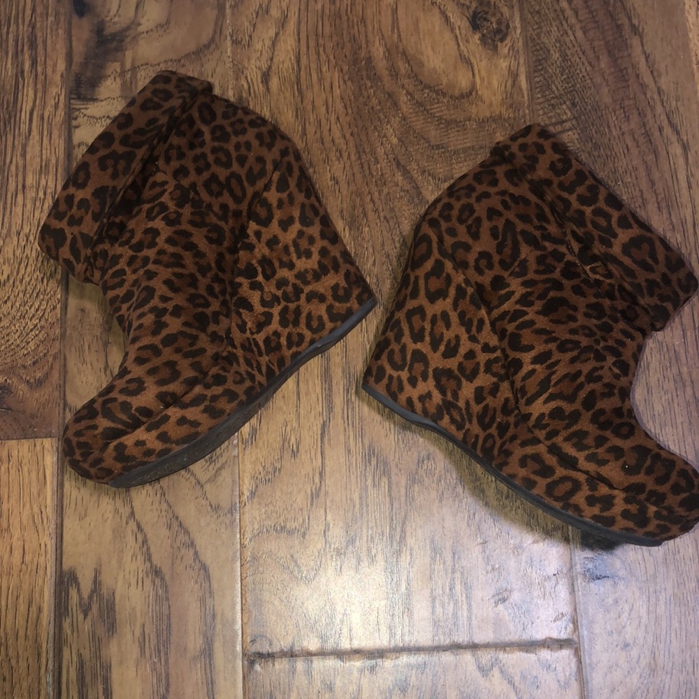 Gianni Bini Leopard Slouch Wedge Ankle Boots 7 - Picture 2 of 11